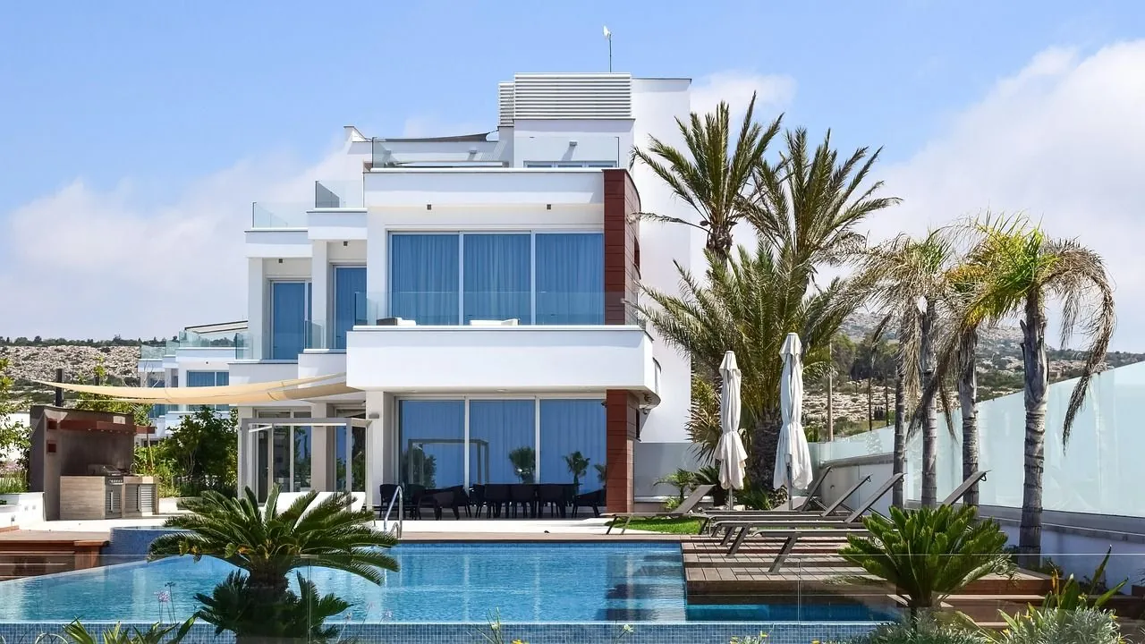 Çeşme müstakil villa havuzu